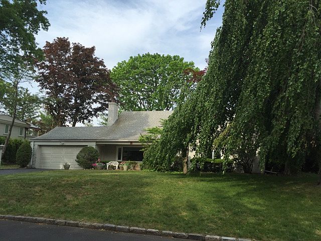 35 Shelley Ln, Great Neck, NY 11023 | Zillow
