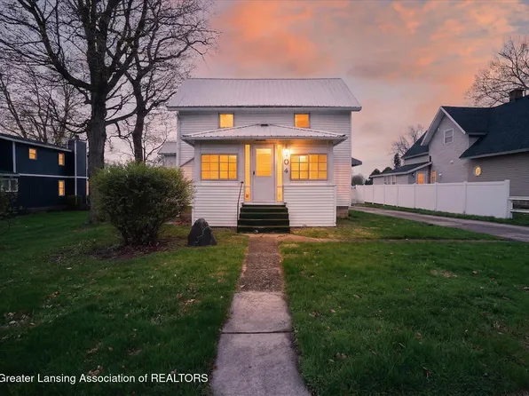 1104 Jordan Lake St, Lake Odessa, MI 48849