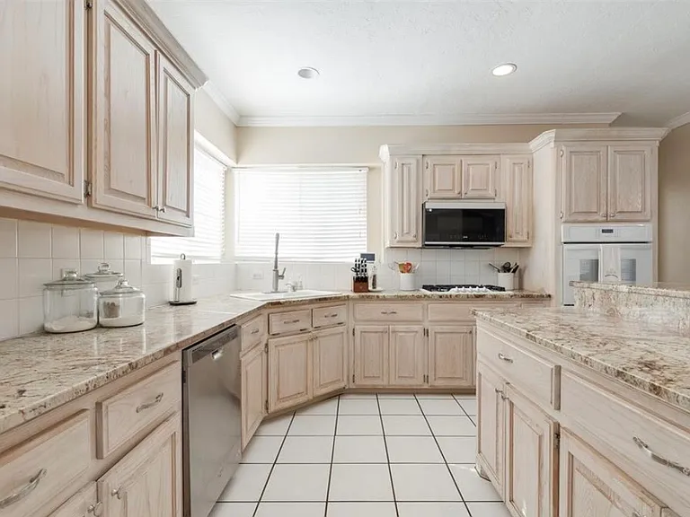 12700 Sutton Hill Rd — Photo 15