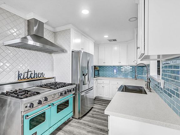2nd image of 819 Iris Ave