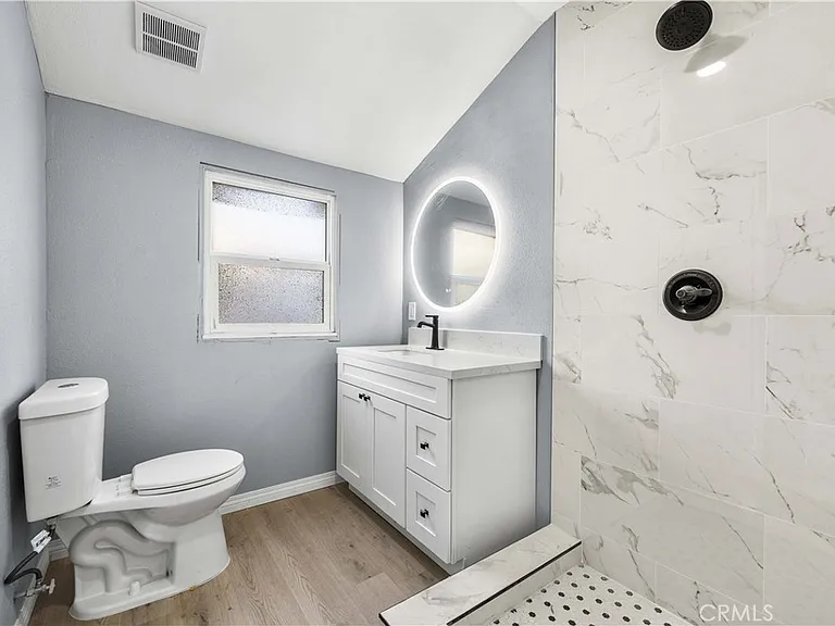 5651 Radford Ave — Photo 15