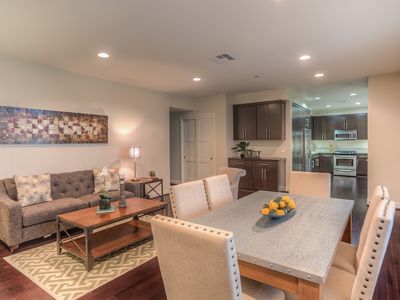 10878 Bloomfield St #211, Toluca Lake, CA, 91602