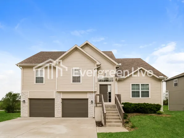 9712 E 219th Cir, Peculiar, MO 64078