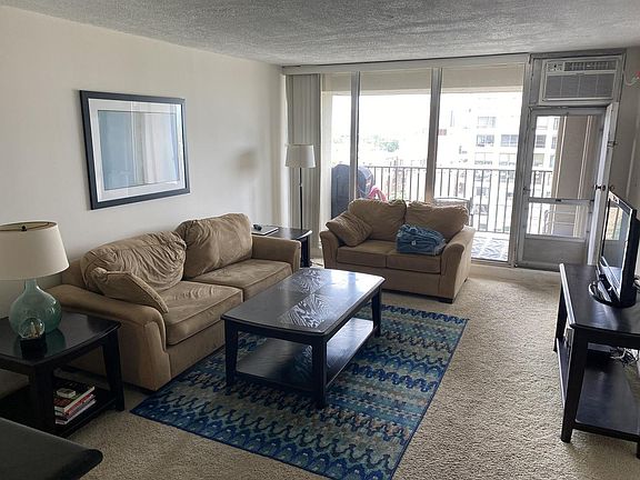 4th image of 1960 N Lincoln Park W APT 901