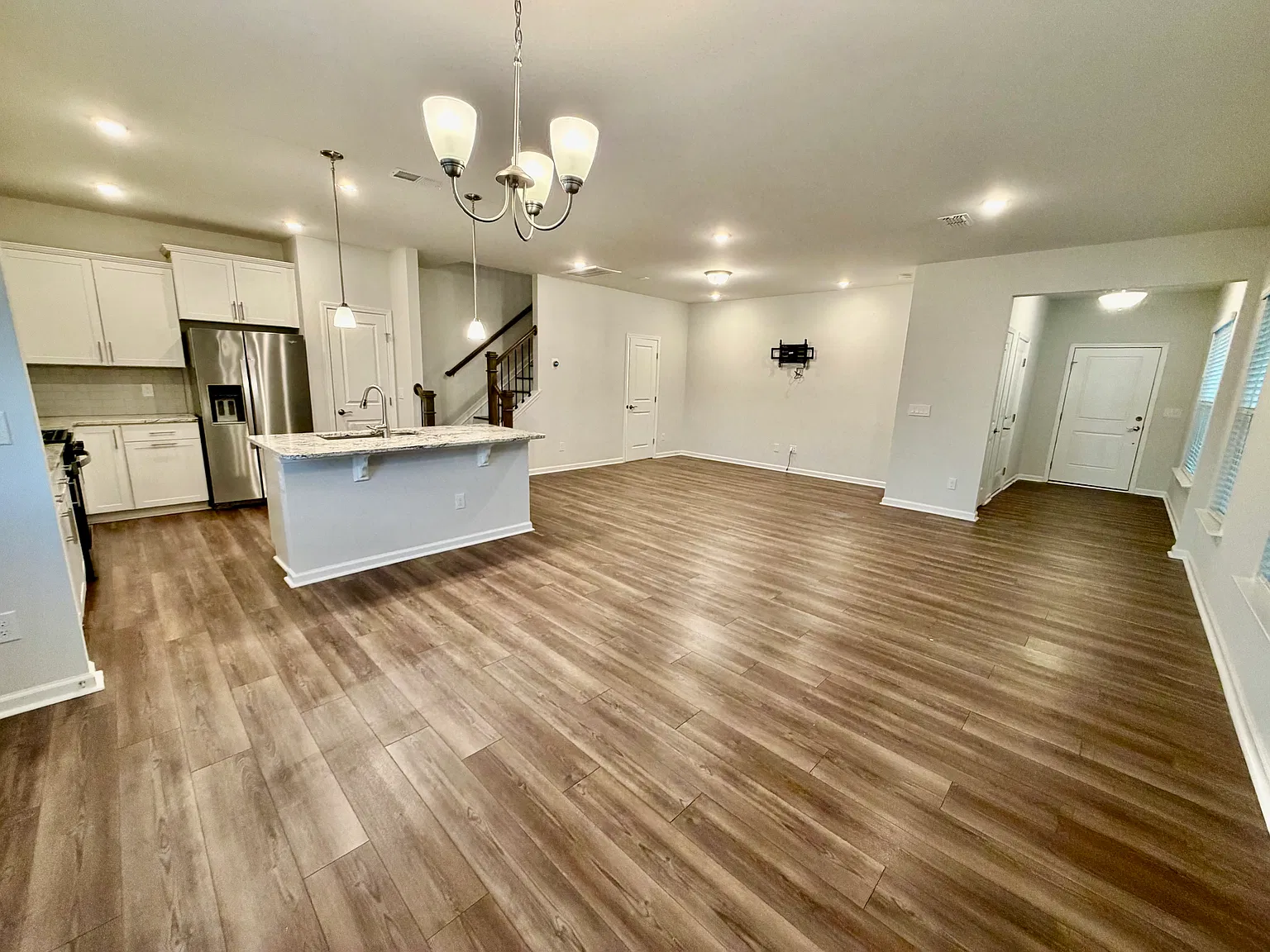 3 bed, 2.5 bath, 1805 sqft, $2,095 — Photo 4