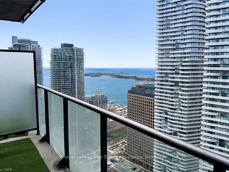 65 Bremner Blvd #4211 — Photo 10