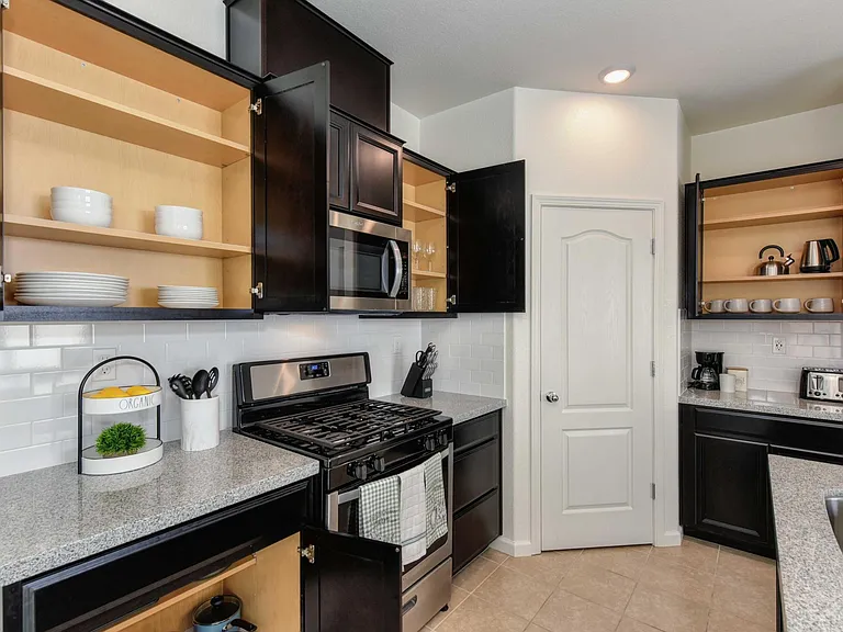 3304 Sunny Gate Ln — Photo 9