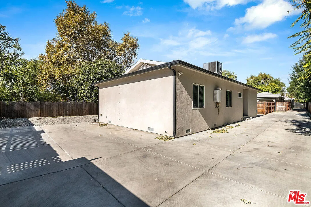 3 bed, 2.0 bath, $4,200 — Photo 4