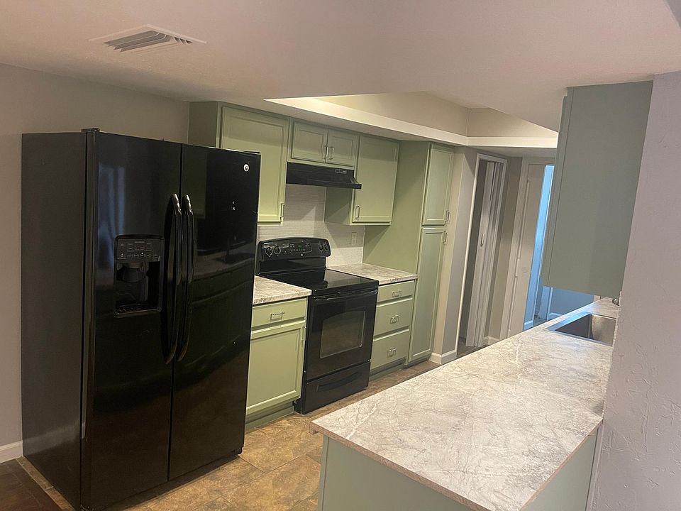 1st image of 4821 Roberts Dr