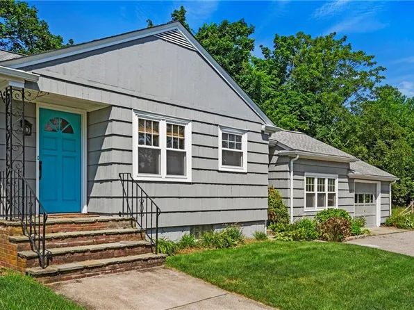 34 Child St, Portsmouth, RI 02871