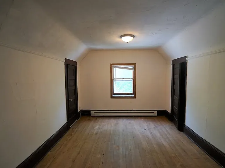 345 W Doty St #2 — Photo 8