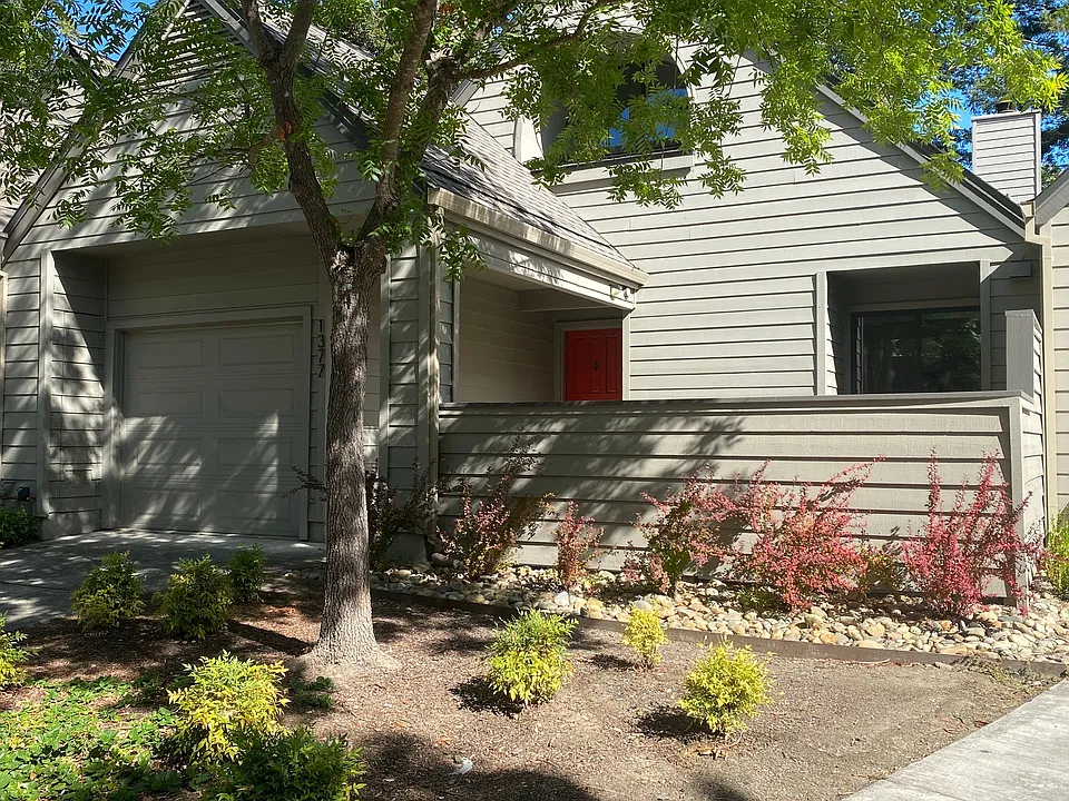 1377 Saint James Dr