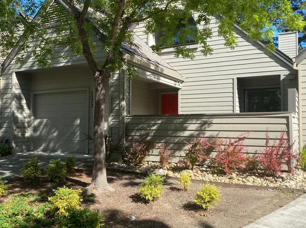 1377 Saint James Dr, Saint Helena, CA 94574