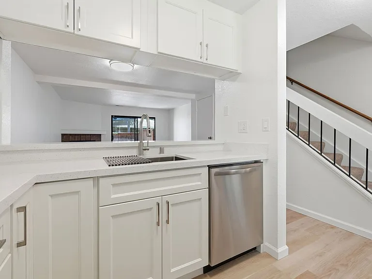 721 Center Ave — Photo 1
