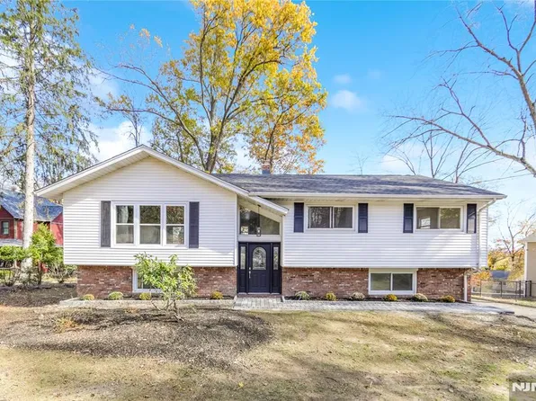 70 Kinderkamack Rd, Woodcliff Lake, NJ 07677