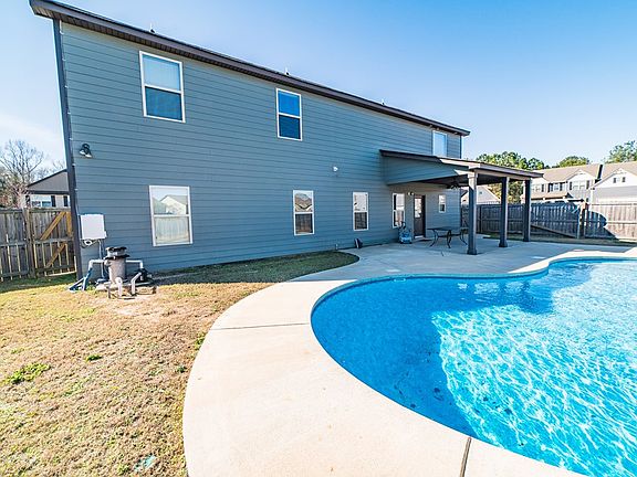 5th image of 76 New Castle Dr