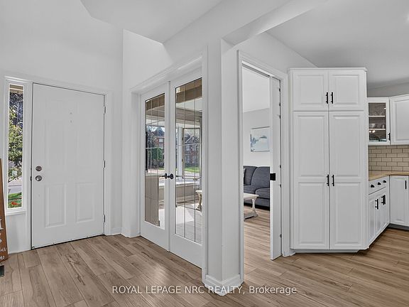 3rd image of 105 Stefanie Cres