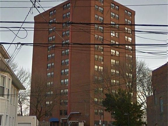 2nd image of 285 Maplewood Ave
