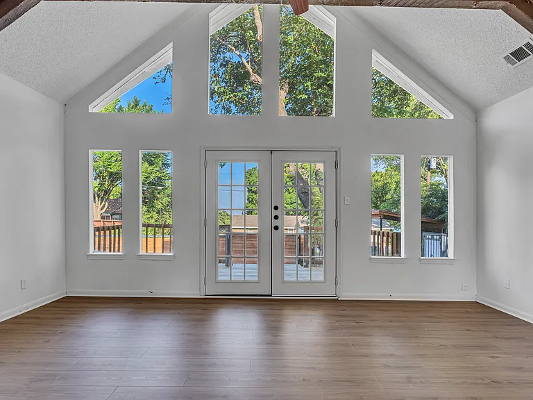 508 Whittle Way — Photo 10