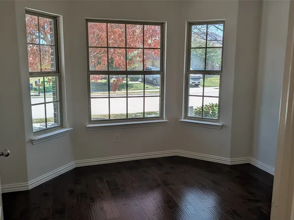 608 Kinghaven Dr, Little Elm, TX 75068