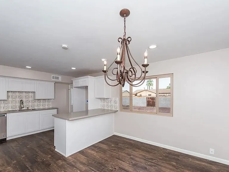 2677 S Beverly Ln — Photo 4