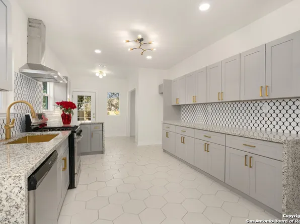 1719 Dawson St, San Antonio, TX 78202