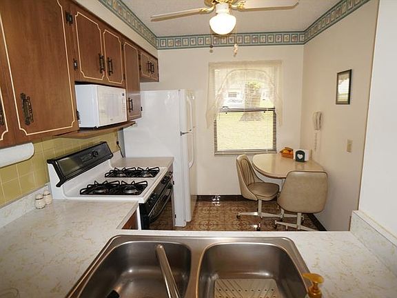 5th image of 2991 Mission Dr E