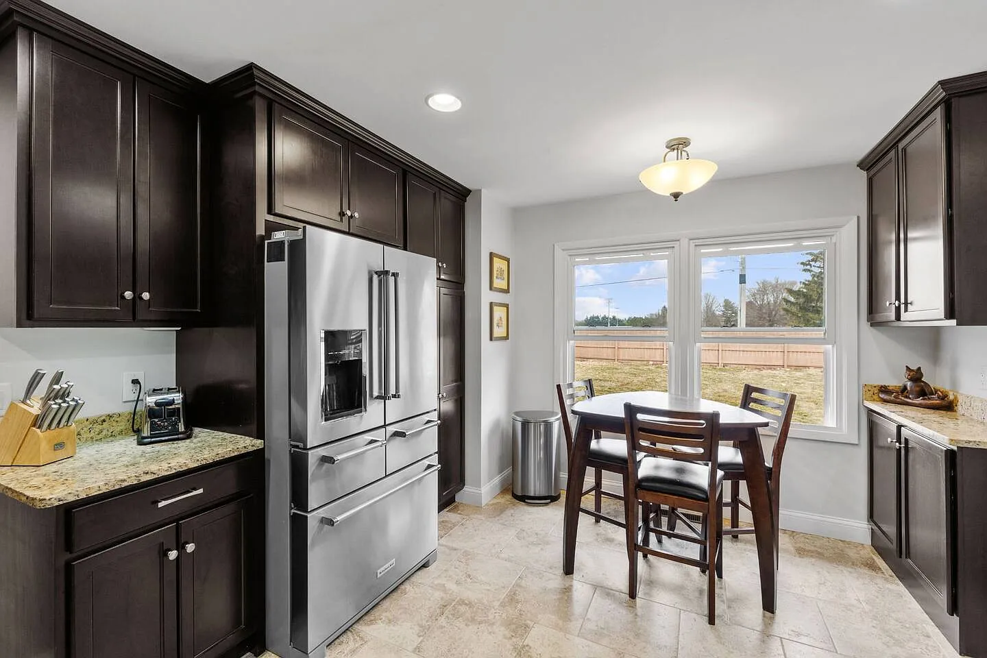 5 bed, $8,370 — Photo 2