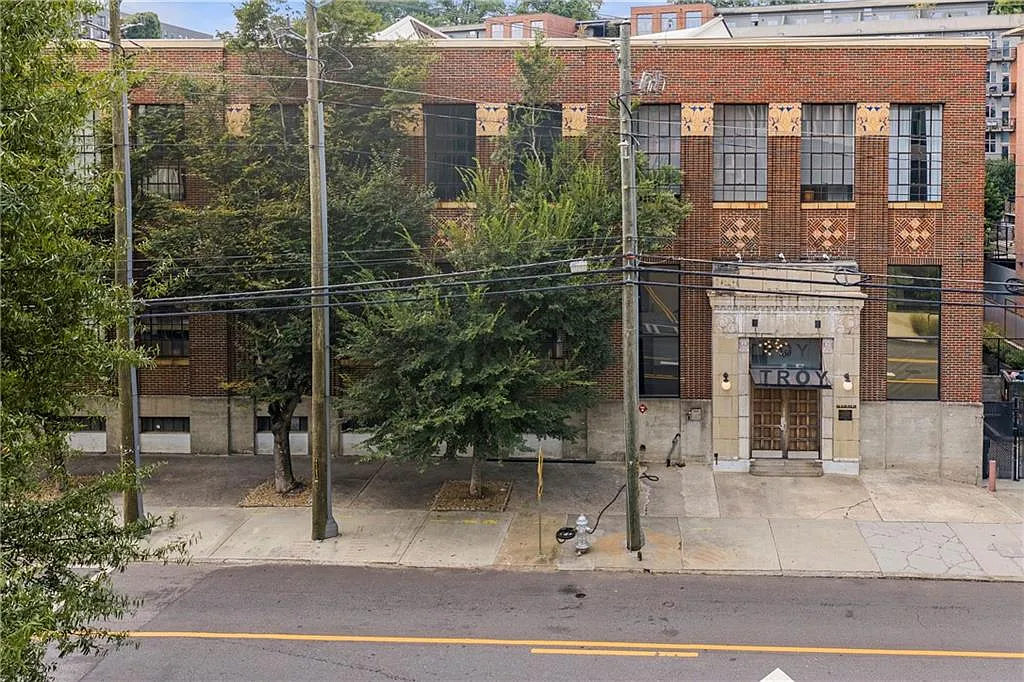 1 bed, 1.0 bath, 904 sqft, $3,500 — Photo 1