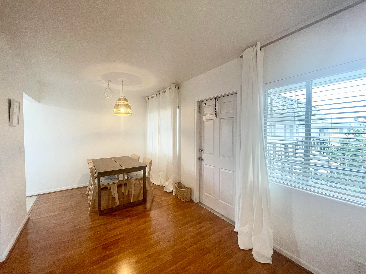 1 bed, 1.0 bath, 734 sqft, $1,350 — Photo 4