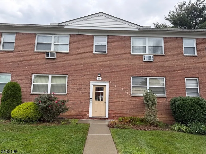 1 bed, 1.0 bath, $2,200 — Photo 2