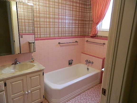 3rd image of 311 E 11th Ave