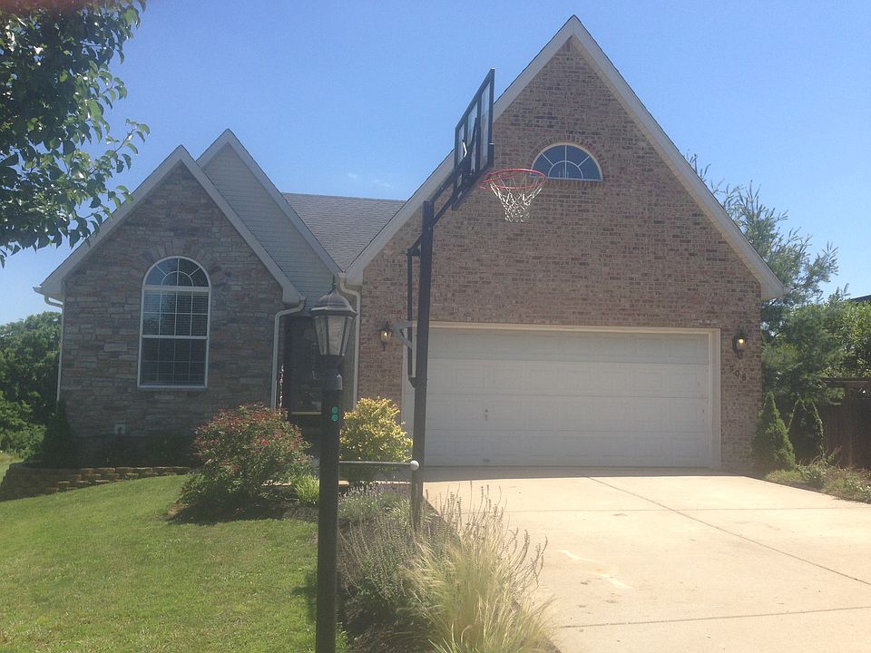 1st image of 908 Spruce Ct