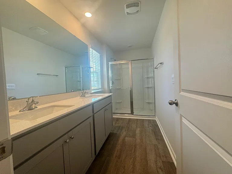 210 Palm Dr — Photo 9