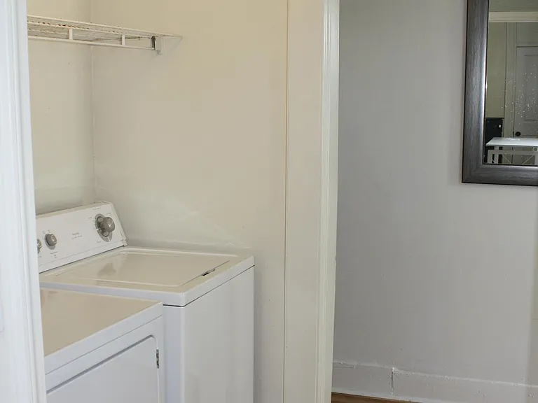 311 E Cottage Grove Ave — Photo 13