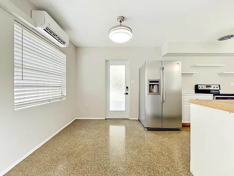 5342 Adanson St — Photo 36
