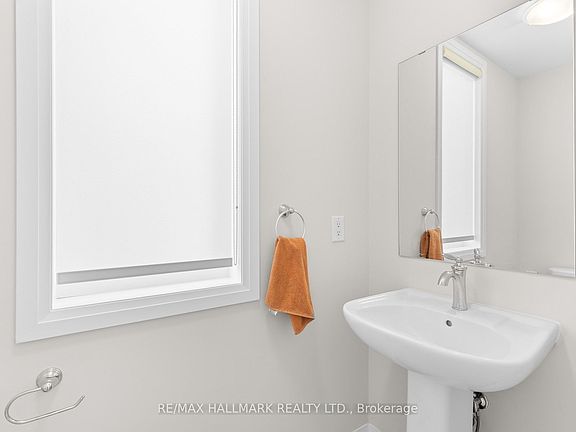 5th image of 16 Crossmore Cres