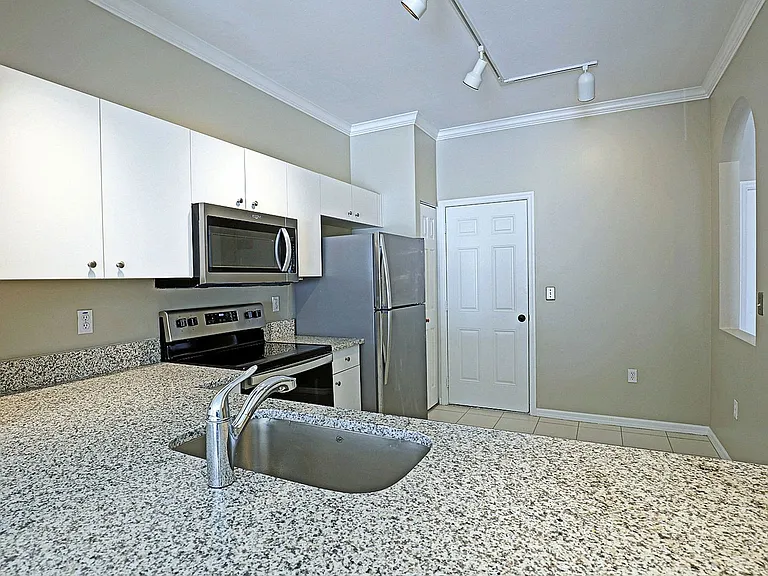 3647 Pine Oak Cir #107 — Photo 4