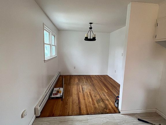 3rd image of 318 Monroe Ave