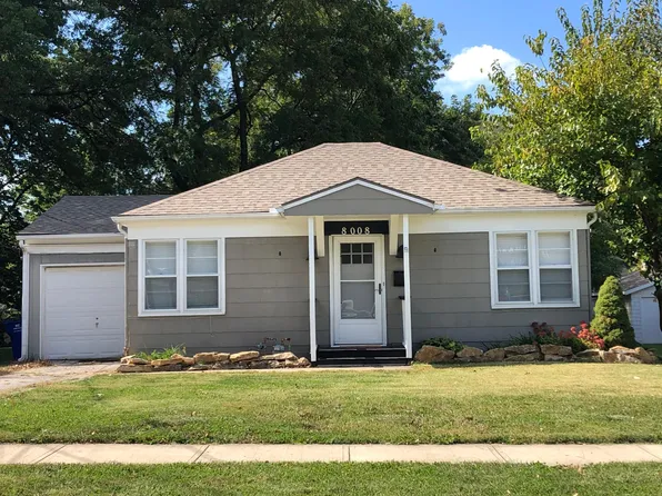 8008 Newton St, Overland Park, KS 66204