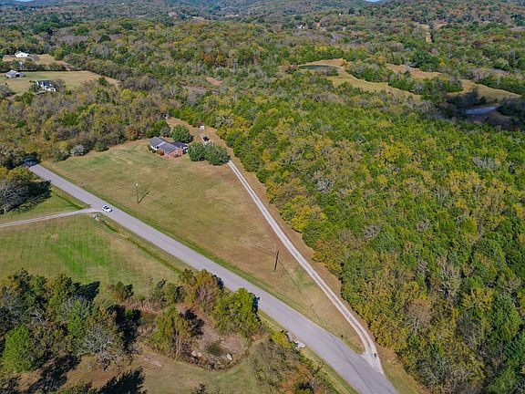 3rd image of 922 Hickory Hills Dr