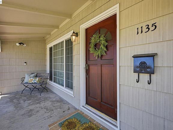 5th image of 1135 Via Esperanza