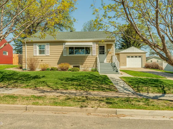 1715 N 6th St, Bismarck, ND 58501