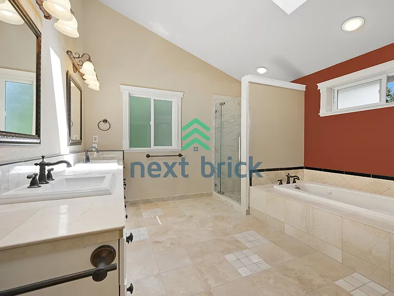 22310 SE 18th Ct — Photo 22