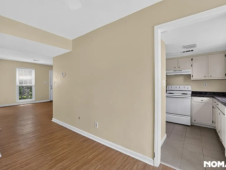 1028 Jeanette Ln — Photo 5
