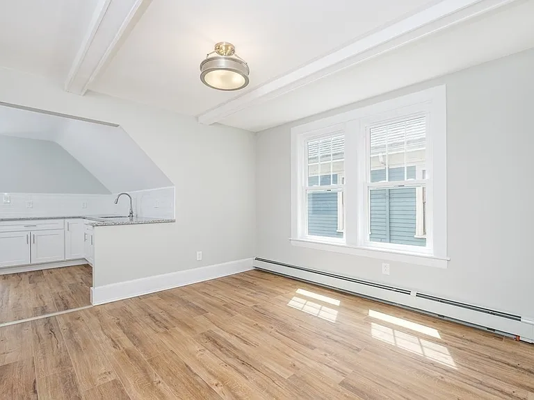 39 Perry St #3 — Photo 9