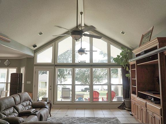 2nd image of 5975 Lake Shore Dr