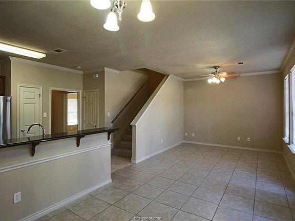 3rd image of 429 Forest Dr