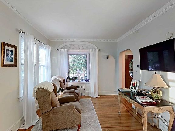 3rd image of 419 Woodmere Blvd