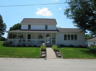 104 6th St, Hudson, IA 50643